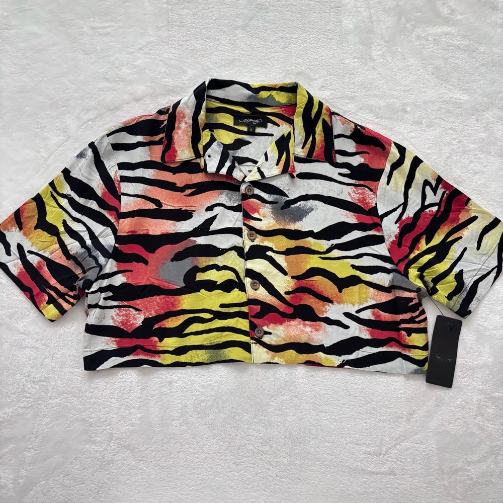 ED HARDY Tiger Print Short Sleeve Cropped Button Up Blouse--NWT--S - Picture 6 of 11